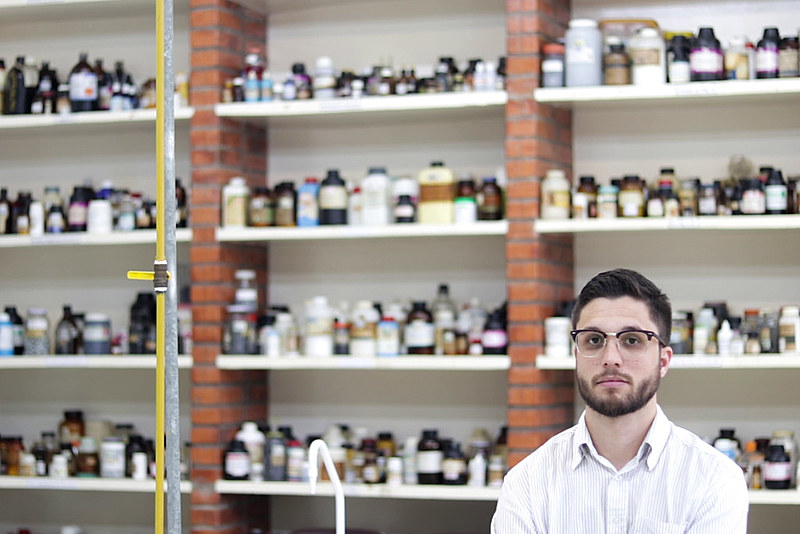 Doutorando do Instituto de Química da USP, Mateus Carneiro é um dos cientistas que esperam pela retomada das bolsas