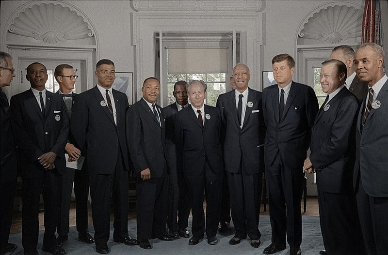 Apesar das diferenças, o ativista Martin Luther King escreveu que Kennedy "viveu sua vida para avançar com mais determinação para livrar a nossa nação dos vestígios da segregação racial e da discriminação".