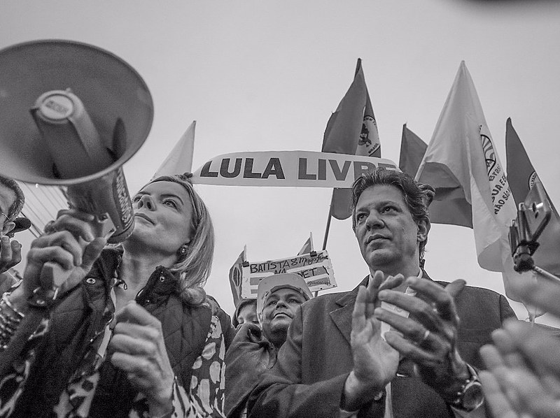 Gleisi Hoffmann e Fernando Haddad visitaram o presidente Lula na tarde de quinta-feira (18)
