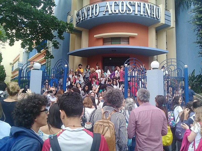 "A proposta pedagógica não foi construída em seis meses, vem sendo construída há mais de 80 anos", comenta o diretor do colégio