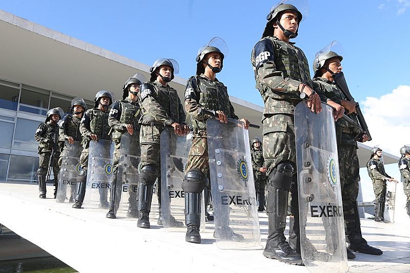Cabos e soldados serão isentos dessa contribuição durante o serviço militar obrigatório