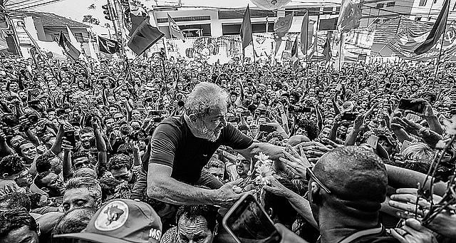 On the day he turned himself in to the police, a huge crowd gathered outside the Metal Workers' Union building in São Bernardo do Campo