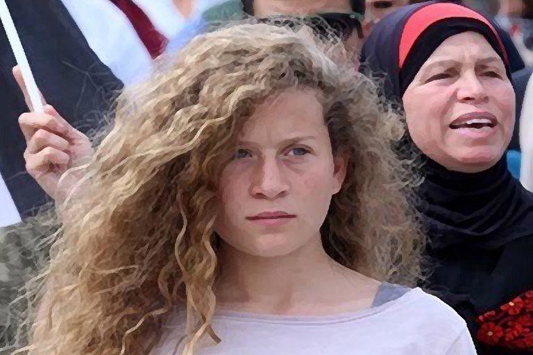 A jovem foi recebida como uma heroína pelo povo palestino e apoiadores da causa