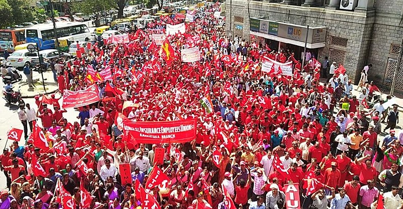 Protestos marcaram greve de dois dias na Índia com adesão massiva de trabalhadores de vários setores