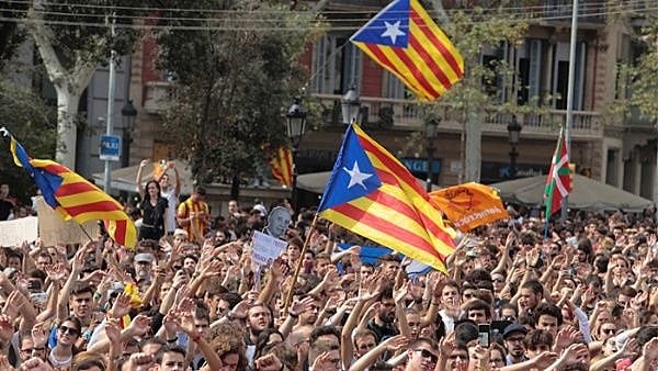 Manifestações de solidariedade com a Catalunha aconteceram em diversas cidades do Estado espanhol, como Madri, Sevilha, Valência, Bilbau