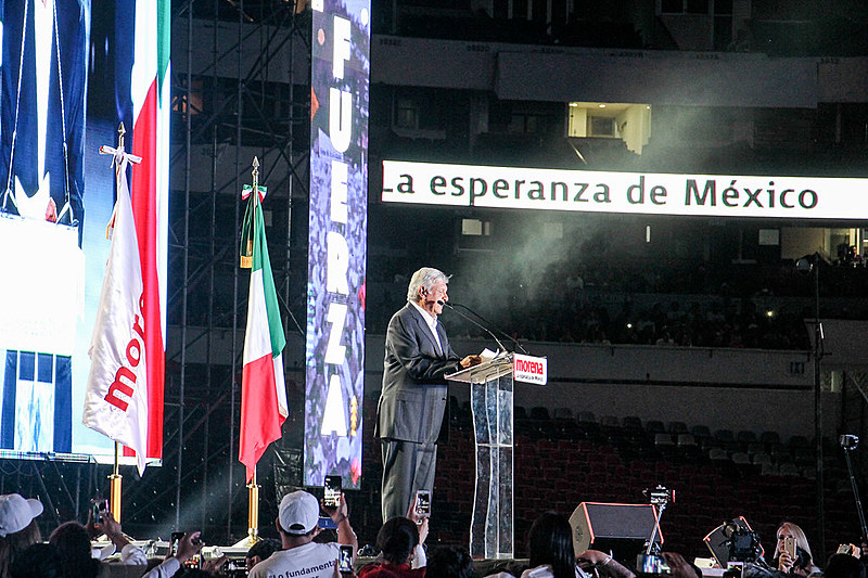O presidente Andrés Manuel López Obrador, do partido Morena, durante último ato de campanha antes de ser eleito em 1º de junho de 2018