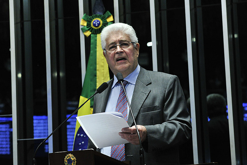 Senador tem sido importante voz contra golpe no Brasil