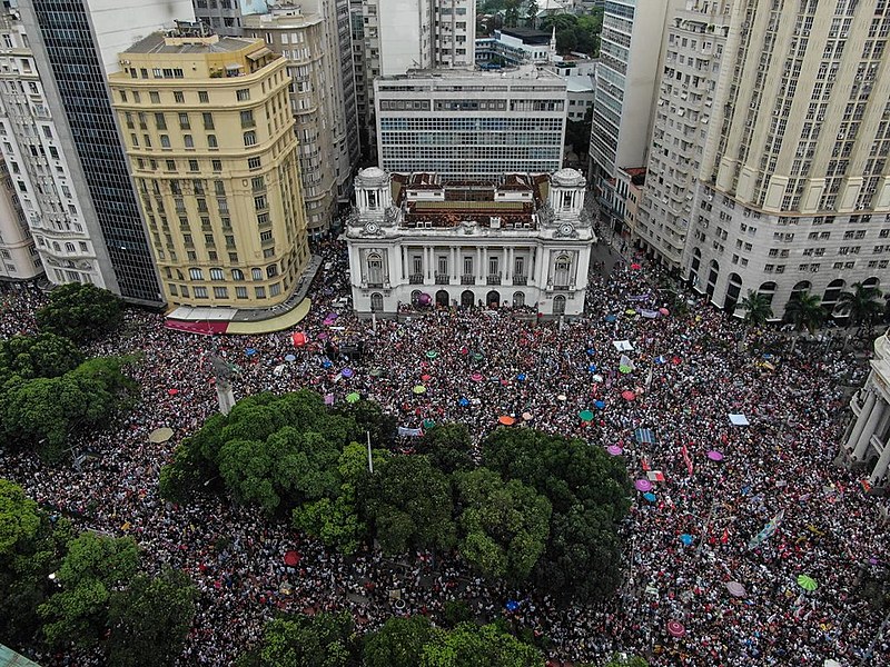 Ato teve início da Cinelândia, no Centro do Rio, e depois marchou até a Praça XV