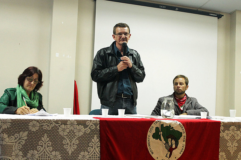 "È preciso criar alternativas de informação para que o povo não somente seja ouvido, mas tenha acesso e se aproprie de meios alternativos de comunicação”, defendeu Gilmar Mauro durante a Jornada Universitária em Defesa da Reforma Agrária e da Democracia
