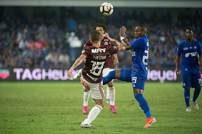 Flamengo perdeu para o Emelec por 2 a 0; Botafogo foi derrotado pelo Atlético-MG por 1 a 0 dentro de casa