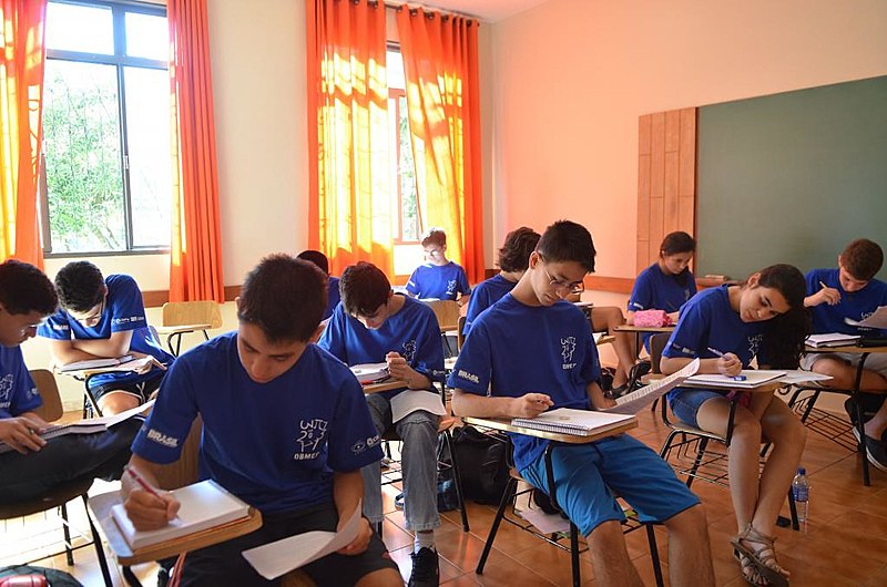 Número de matrículas no ensino médio caiu 4,34% em 2019