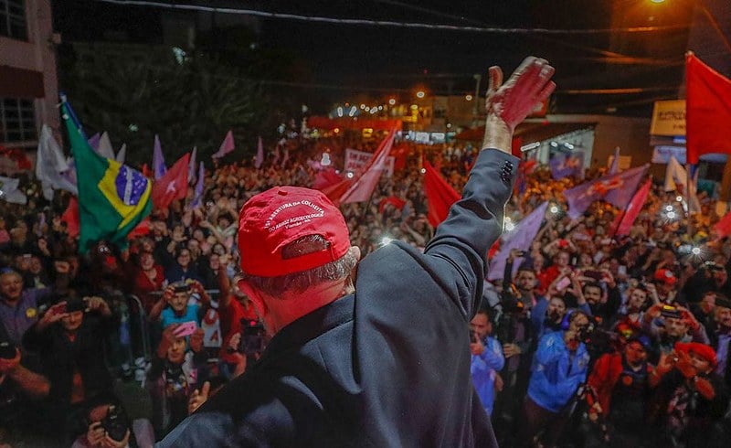 Cerca de seis mil apoiadores se reuniram no centro da cidade, no extremo Oeste catarinense, para celebrar a herança dos governos Lula.