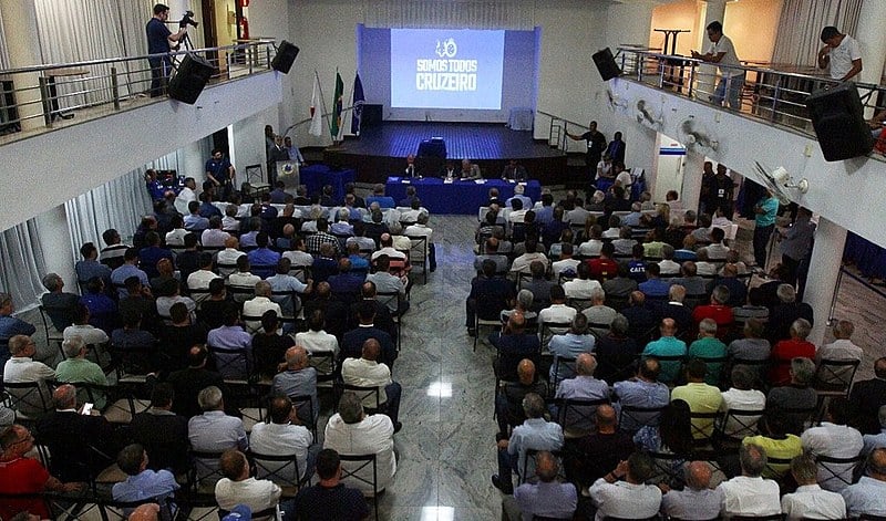 Cruzeiro tem uma direção irresponsável, um empresariado parasitário de jogadores, um conselho inoperante