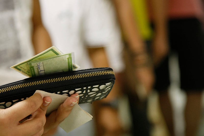 Usar shorts e chinelos para ir votar também é permitido, de acordo com a Lei Eleitoral