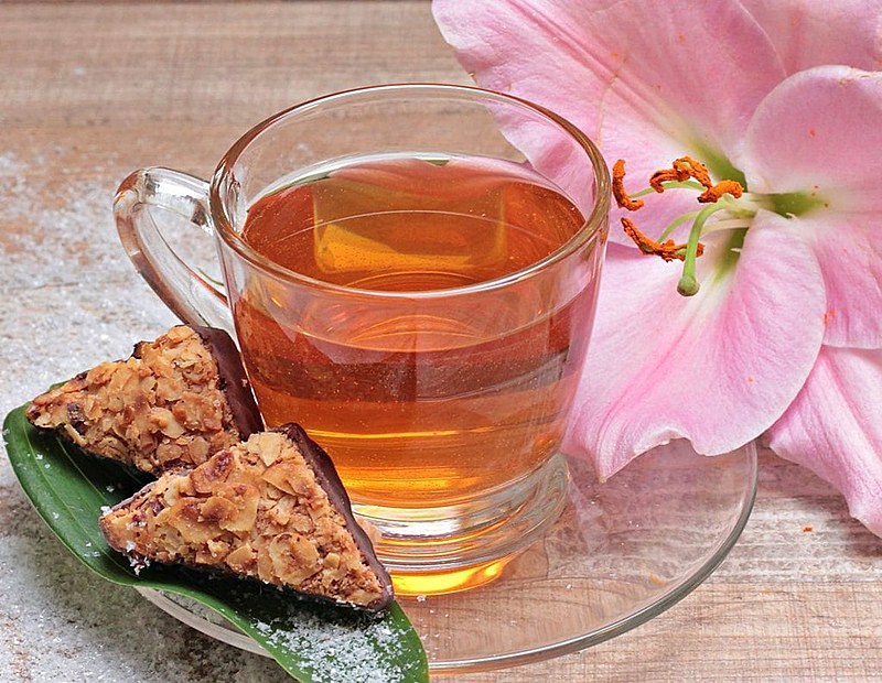 O consumo indicado do kombucha é de um copo de 150 a 200ml por dia e a ingestão excessiva não traz nenhum benefício.