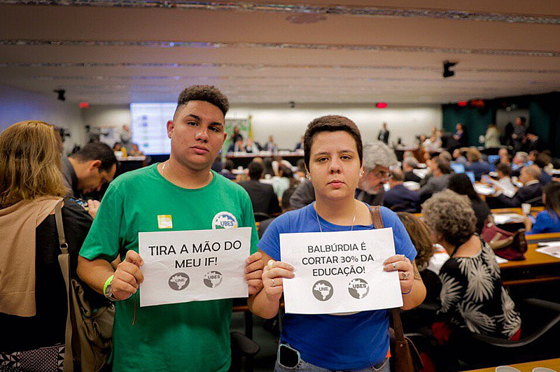 Marianna Dias, presidente da UNE, e Pedro Gorki, presidente da Ubes