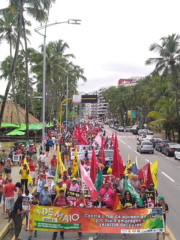 Milhares nas ruas da capital alagoana, nesse 1º de Maio, contra a Reforma da Previdência do governo Bolsonaro