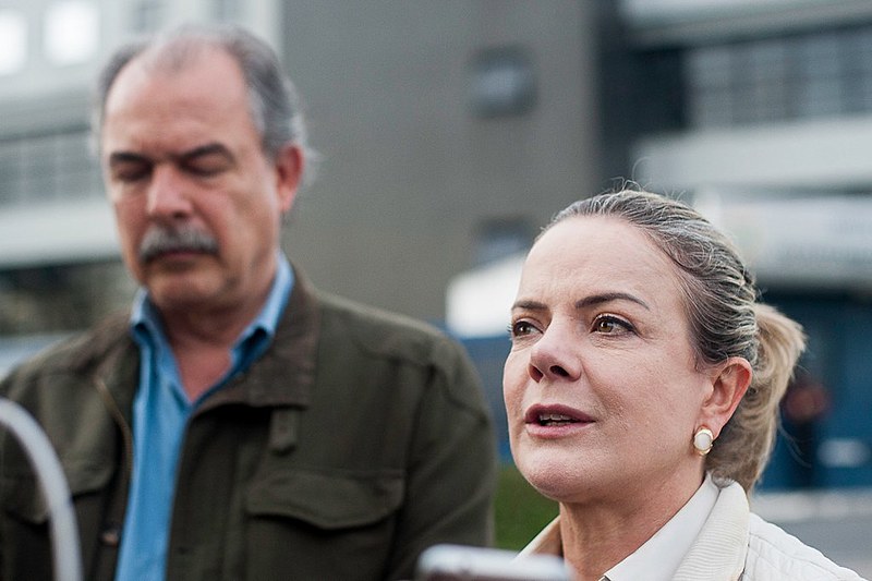 Gleisi Hoffmann e Aloizio Mercadante visitaram ex-presidente Lula nesta quinta