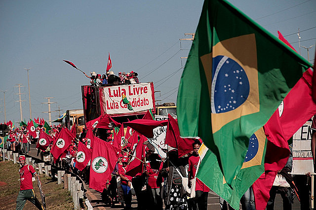 The columns set off on this Tuesday at around 6:30 a.m. to meet in Brasília at approximately 10 a.m. local time