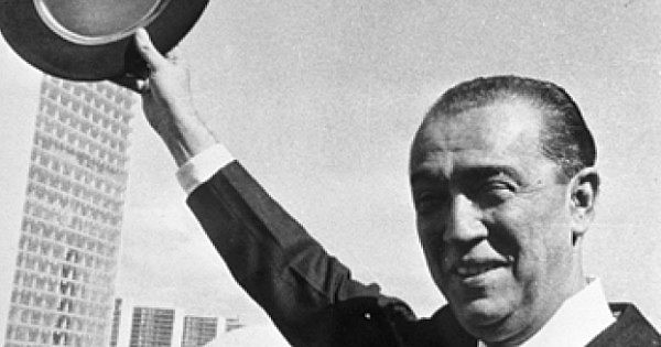 Juscelino foi presidente do Brasil de 1956 a 1960 e é famoso pelo seu slogan  de governo "50 anos em 5", sobre a política econômica