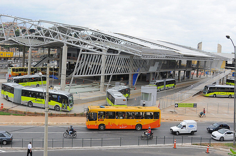Em todo final de ano, os preços do transporte metropolitano são reajustados e, o que já era caro, se torna mais caro ainda