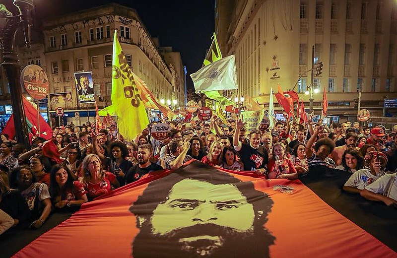 "Substituímos a farda pela toga. Só nos resta recorrer ao povo", avalia pesquisador.