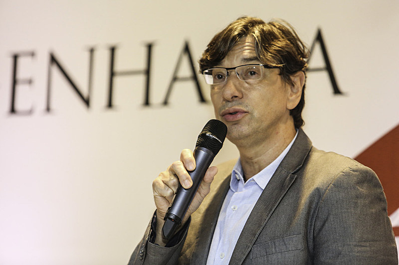 "O trabalho volta a assumir a maior parcela do tempo de vida do ser humano", diz o economista