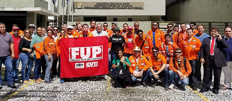 O TST não poderia ter proibido a greve realizada pelos petroleiros, iniciada no dia 30 de maio, nem ter imposto a ela multas milionárias