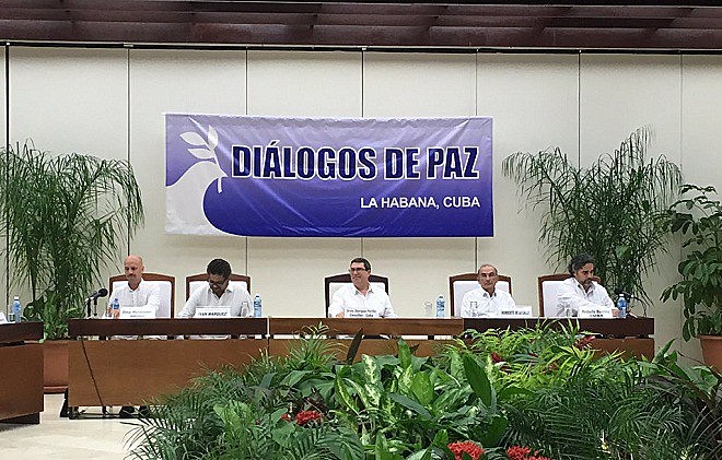 Transição para paz inclui participação política de ex-guerrilheiros