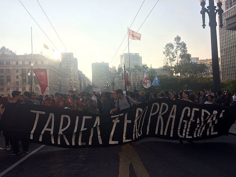 O ato aconteceu no Viaduto do Chá, em frente a sede da Prefeitura de São Paulo.