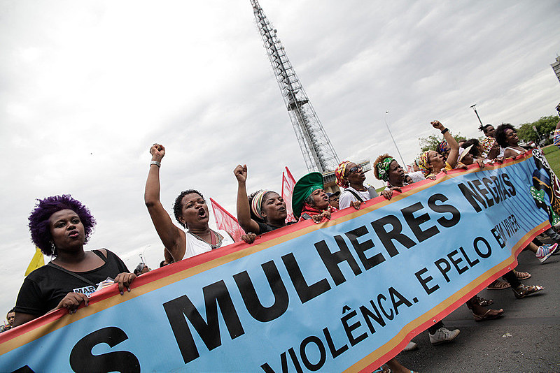 Feminicídio de mulheres negras no Brasil aumentou 54% em dez anos, segundo estudo da Flacso