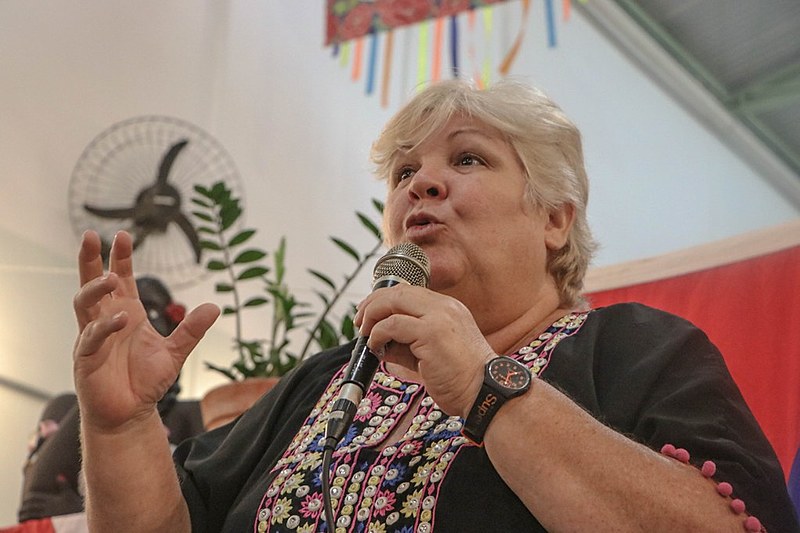 "Em Cuba, nós não temos nenhuma mudança ideológica, somos um país socialista e seguiremos sendo um país socialista", afirma.