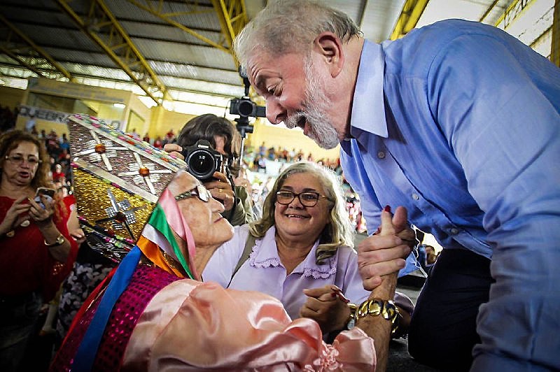 Lula foi recebido por estudantes, professores, moradores e grupos culturais de Arapiraca