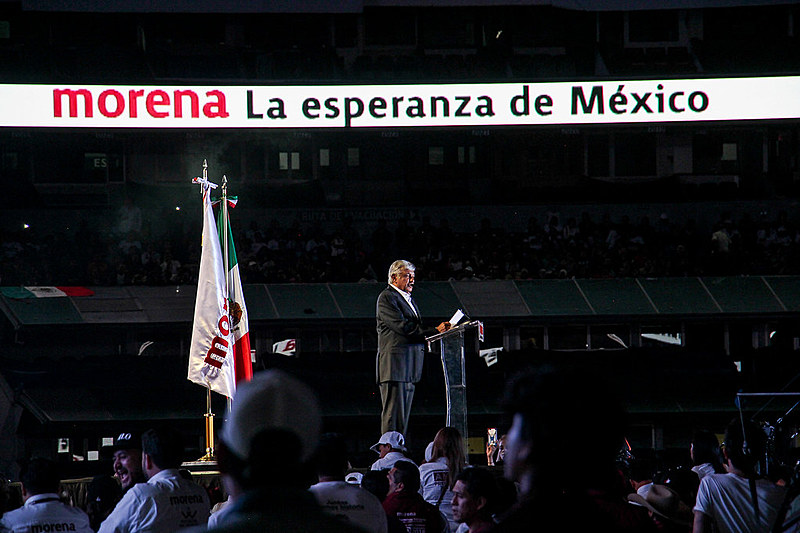 Estádio Azteca, conhecido por sediar a final da Copa do Mundo de 1970, vira palco do candidato López Obrador