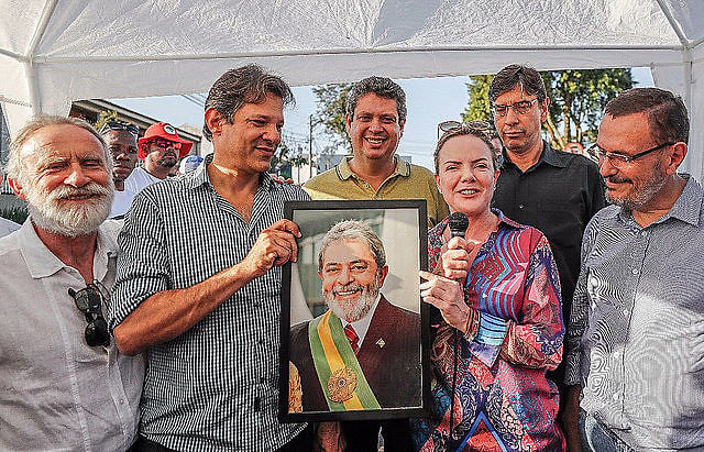 Coordinación de campaña del ex presidente Lula (PT) fue presentada durante rueda de prensa este martes (24), en Curitiba