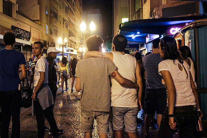 A homossexualidade diz sobre orientação afetivo-sexual voltada para pessoas do mesmo gênero