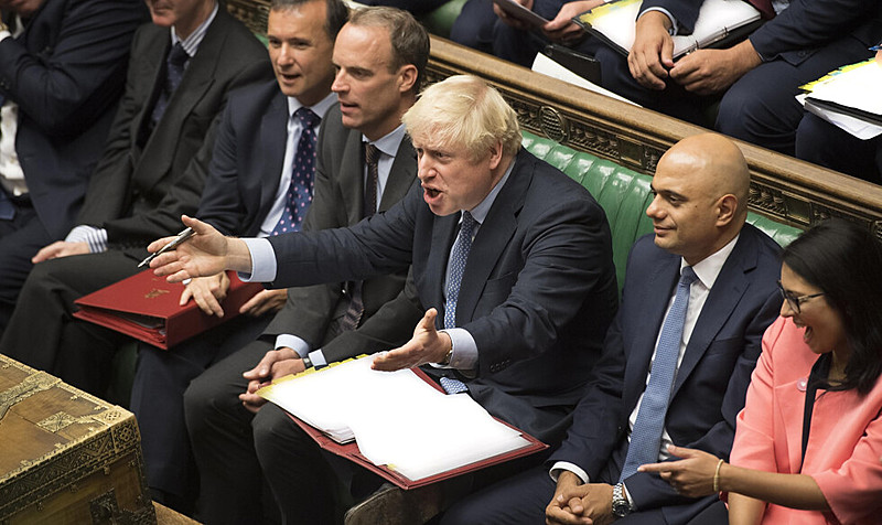 Boris Johnson durante sessão do parlamento britânico