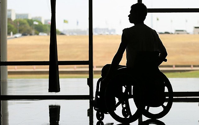 PL do governo propõe trocar contratação de pessoas com deficiência pelo pagamento de um valor equivalente a dois salários mínimos