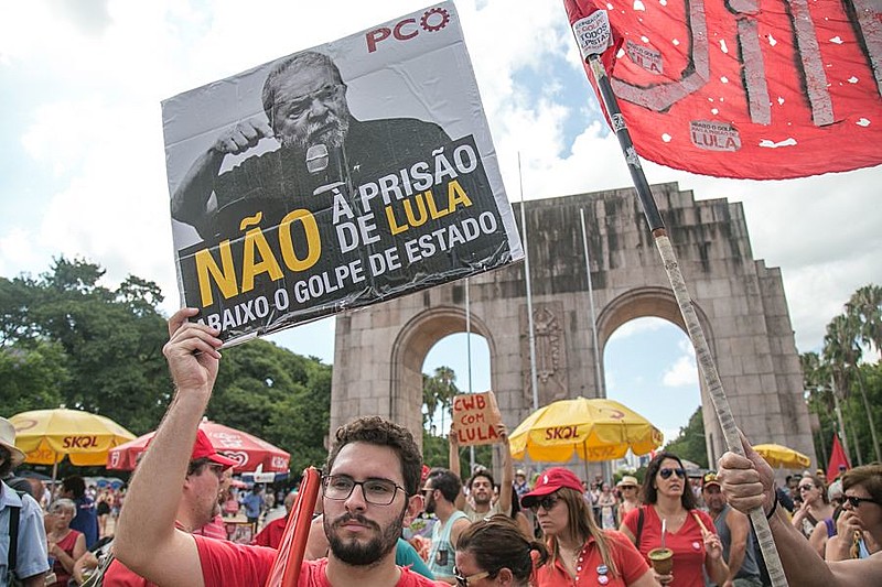 Ato realizado em Porto Alegre dia 14 de janeiro em defesa de Lula