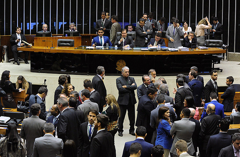 O ministro considera que houve fraude legislativa no ato de votar as oito emendas de mérito mascaradas de emendas de redação.