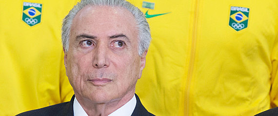 O governo golpista já anunciou que programas como o Bolsa Atleta e Esporte na Escola sofrerão graves cortes e podem vir a acabar. 