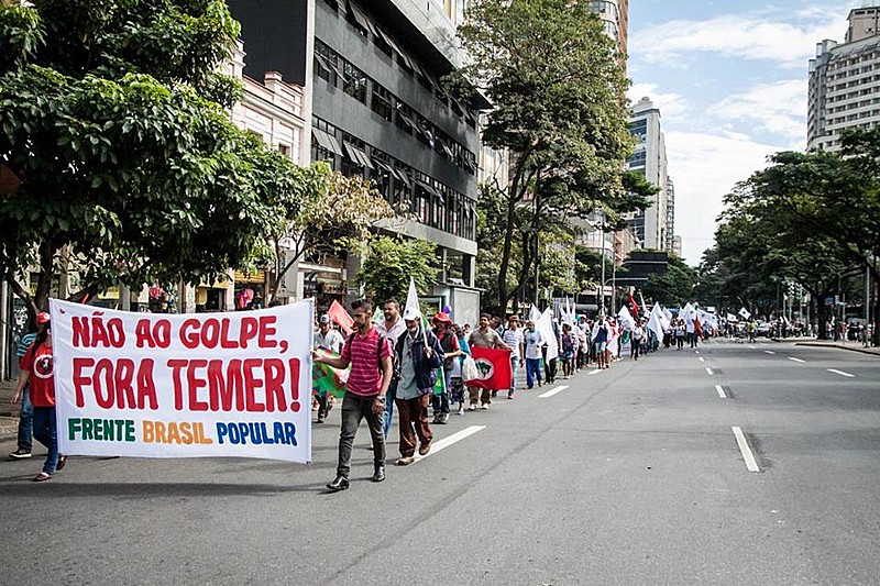 Frente Brasil Popular fecha entrada do Ministério da Fazenda em Belo Horizonte (MG)