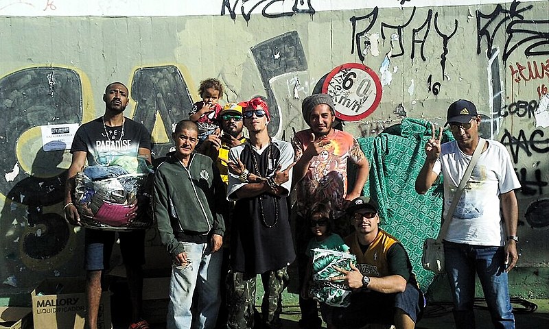 Batalha contra o Frio, em julho, arrecadou agasalhos distribuídos à população em situação de rua