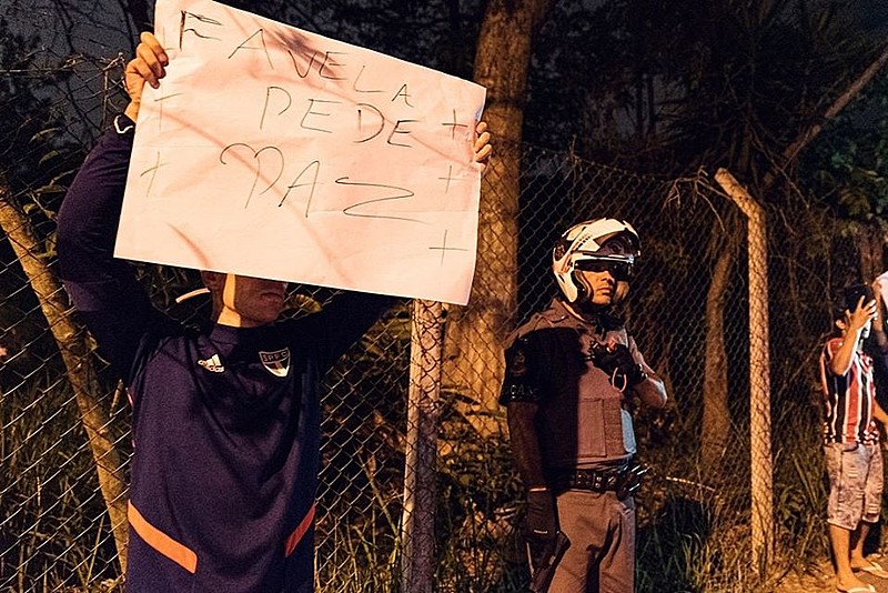 Moradores de Paraisópolis se manifestam contra ação da PM