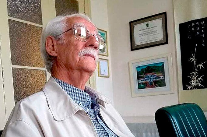 O professor Adilson Dias Paschoal relança sua obra clássica com novo nome: "Pragas, agrotóxicos & a crise ambiente", pela Expressão Popular