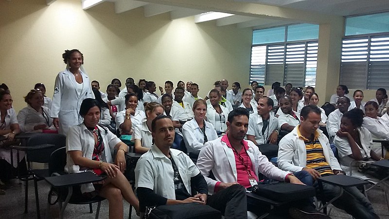 Ana Marta dando aula no Acolhimento do Médicos selecionados em Cuba para o Programa Mais Médicos no Brasil - Fevereiro de 2017