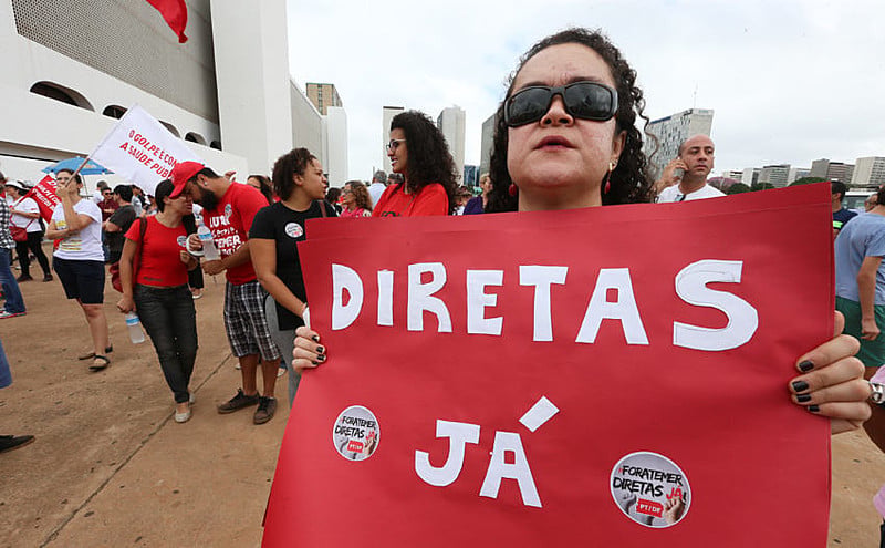 Manifestação fora Temer e diretas já no museu da república em Brasília