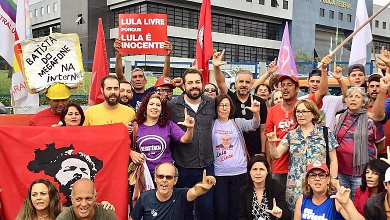 Boulos visitou a Vigília Lula Livre nesta quarta feira (20)