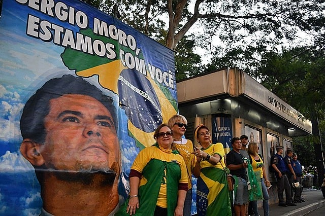 "Trombar com o cretino ou cretina pode colocá-lo como sujeito rude que você não é"