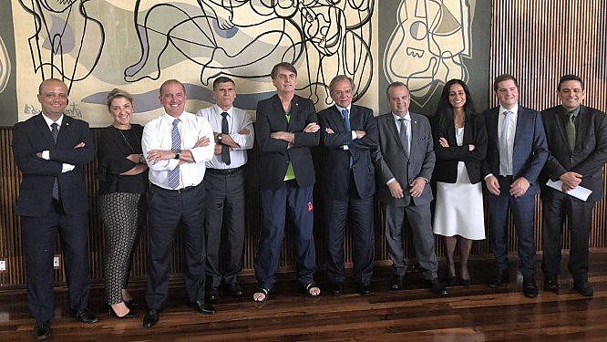 Equipe reunida para finalização do texto da pauta prioritária do governo Bolsonaro